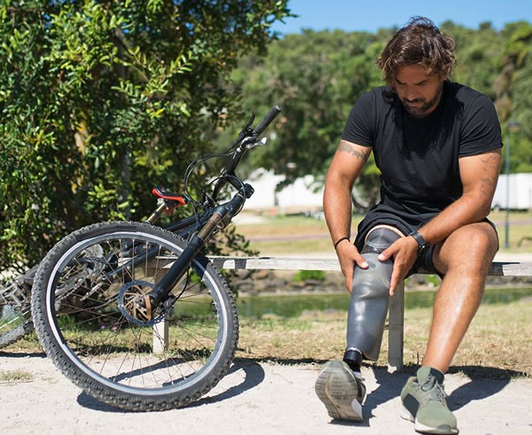 Cyclist fitting prosthetic leg – case study copywriting